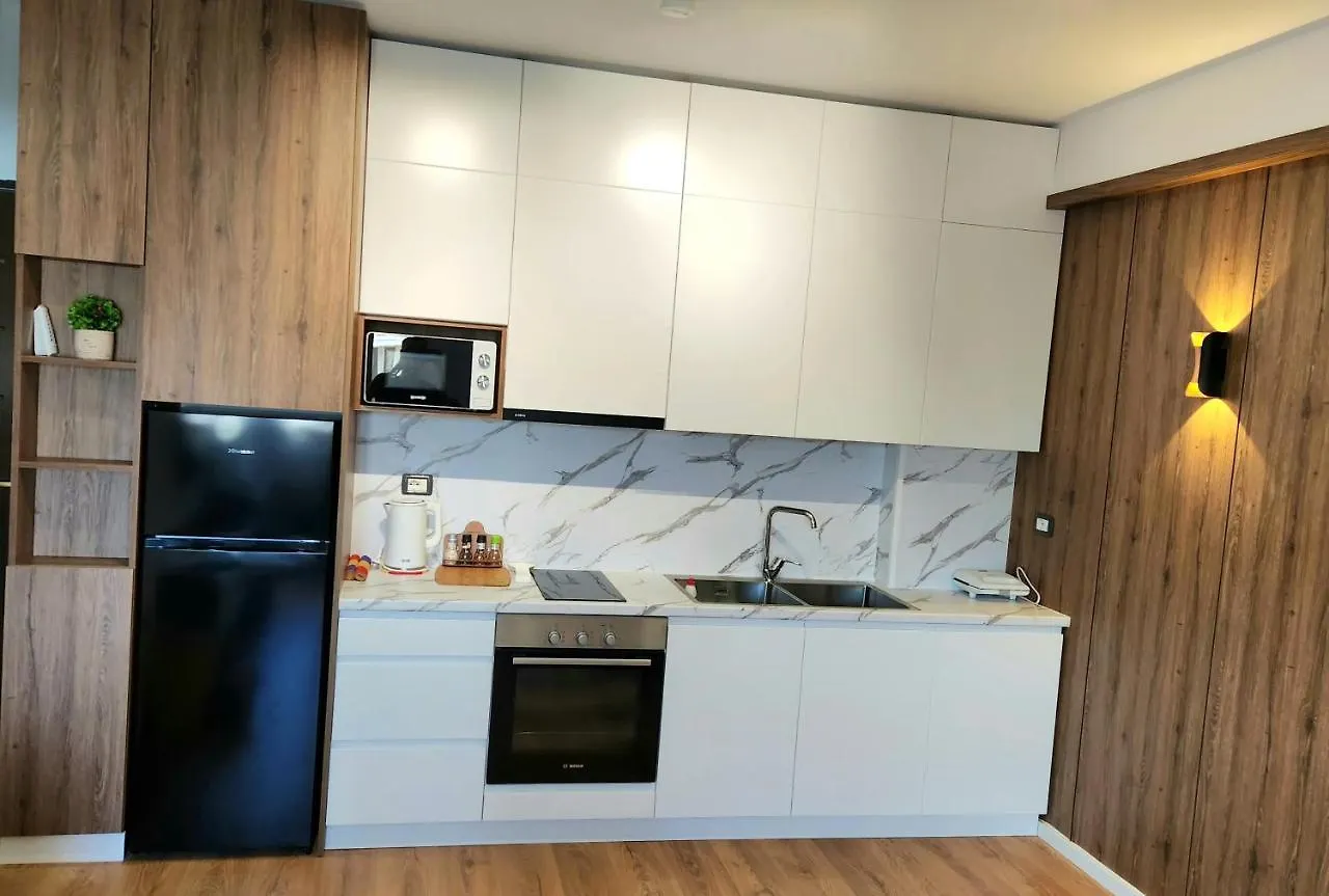 Avalona Apartment 3 فلورا
