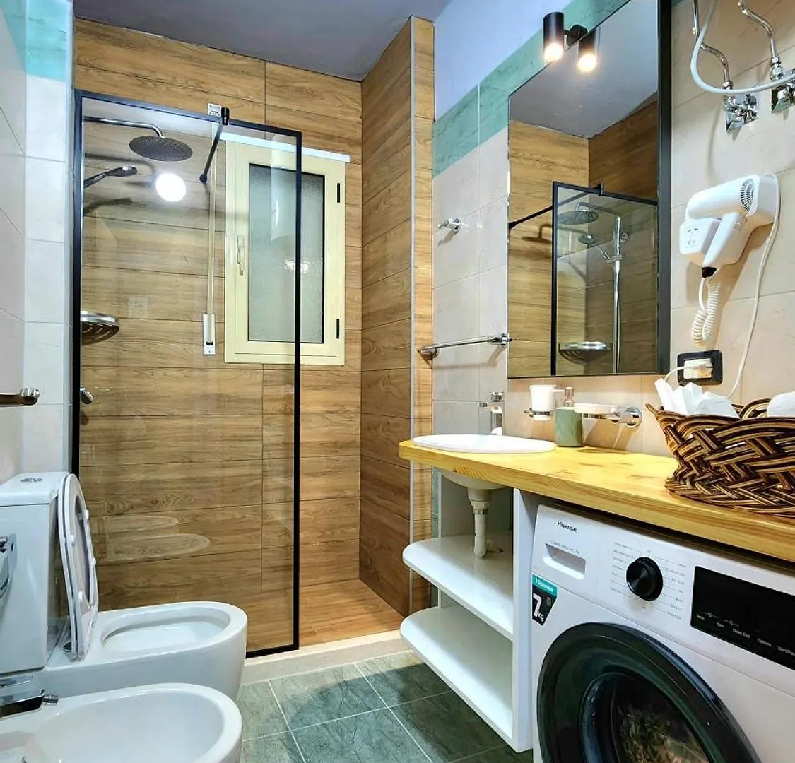 Avalona Apartment 3 فلورا